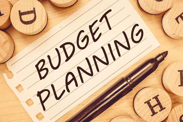 Pisanie tekstu Budżet Planowanie. Koncepcja biznesowa Pisemny opis bieżących i przyszłych wydatków - Zdjęcie, obraz