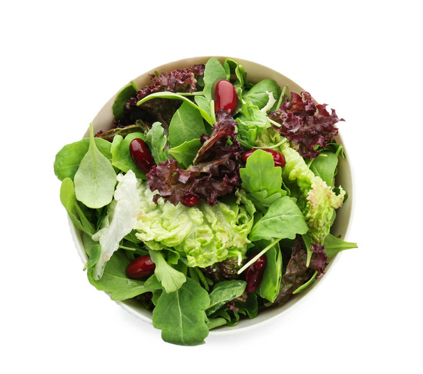 Cuenco con ensalada de verduras saludables sobre fondo blanco
 - Foto, Imagen