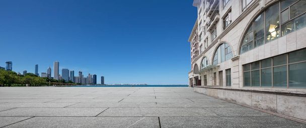 üres föld modern városképpel Chicagóban - Fotó, kép