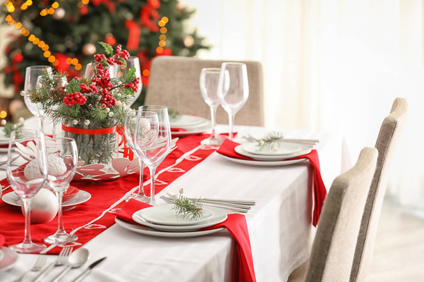 Table served for Christmas dinner in living room - Foto, imagen