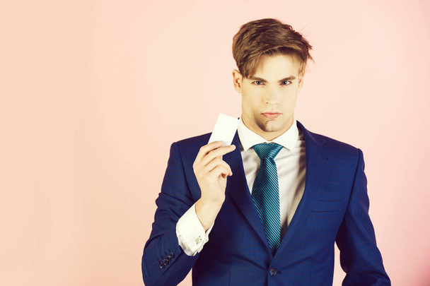 businessman hold credit or business card, business etiquette and ethics - Foto, afbeelding