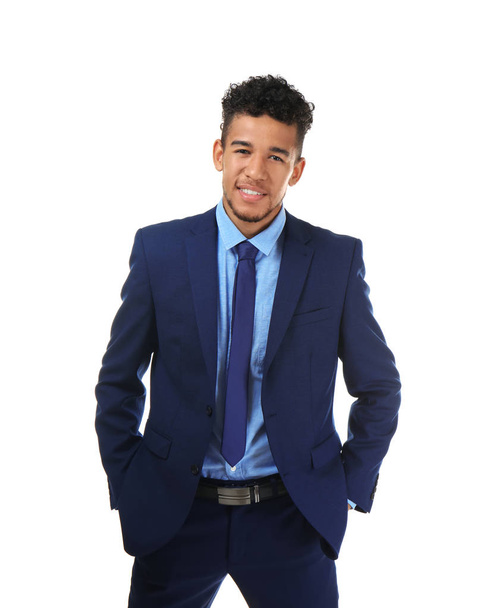 Hombre de negocios afroamericano guapo sobre fondo blanco
 - Foto, imagen