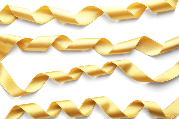 Загнутые золотые ленты на белом фоне
 - Фото, изображение
