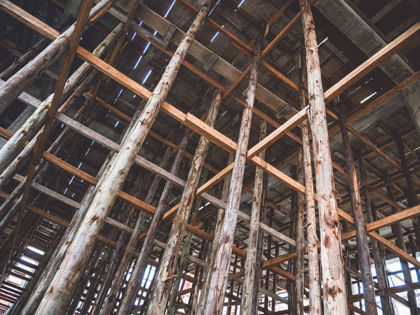 Ξύλινη κατασκευή σκελετού κτιρίου βιομηχανικού σκαλωσιά σε εργοτάξιο - Φωτογραφία, εικόνα