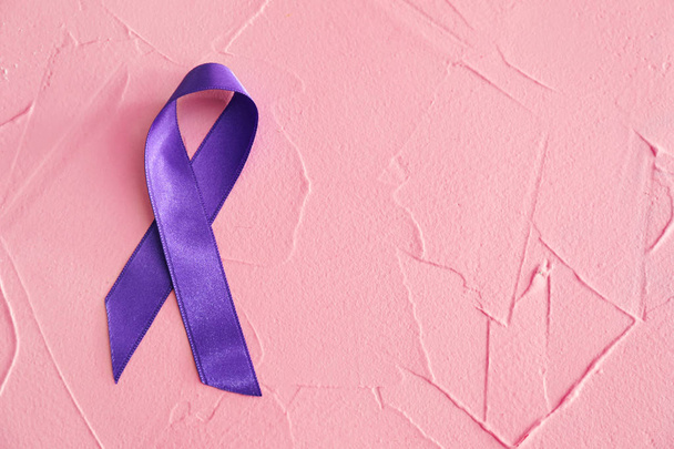 Purple ribbon on color background. Pancreatic cancer awareness concept - Foto, Imagen