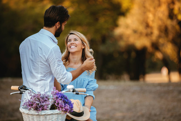 Cheerful young couple embracing outdoors. - Foto, Bild