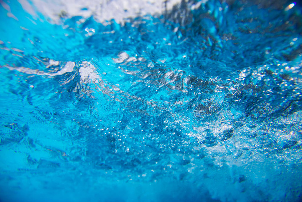 oppervlaktewater uitzicht vanaf onderwater - Foto, afbeelding