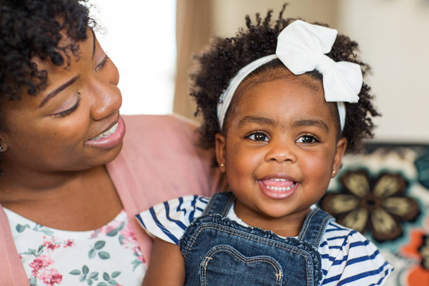 African American family. Mother and daughter smiling at home. - Photo, image