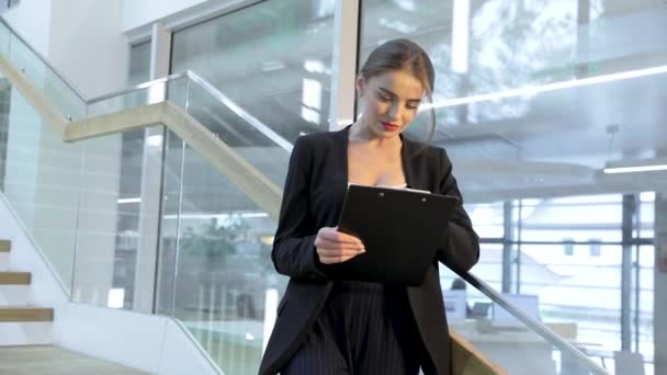 Business Woman With Folder In Hands In Office Building - Záběry, video