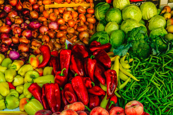 stragan z warzywami i owocami - Zdjęcie, obraz