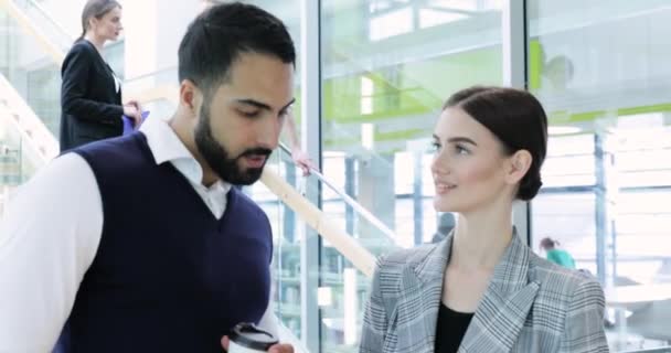 Business People. Man And Woman Talking At Work In Office - 映像、動画