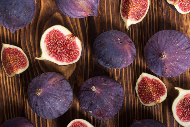 Fresh autumn fruit figs . Healthy food on rustic background - Valokuva, kuva