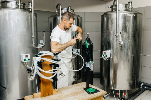 an image of a craft beer equipment at a brewery - Foto, afbeelding