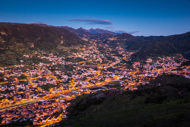 Nacht uitzicht op Machico stad op het eiland Madeira, Portugal - Foto, afbeelding
