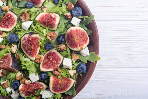 Figs salad with cheese , blueberries , walnuts and arugula . Autumn healthy food - Zdjęcie, obraz