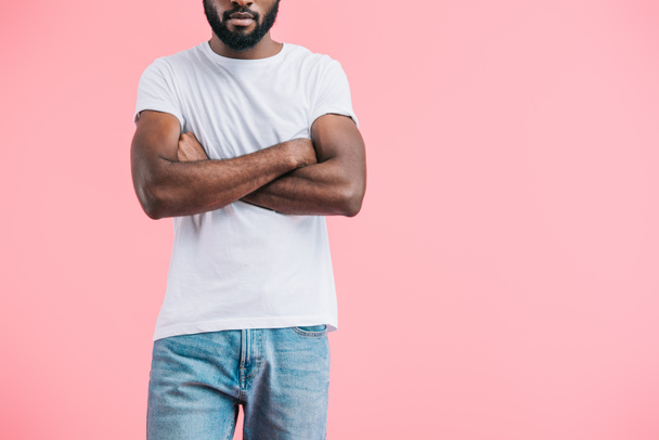 partial view of african american man with arms crossed in casual clothing isolated on pink  - Valokuva, kuva