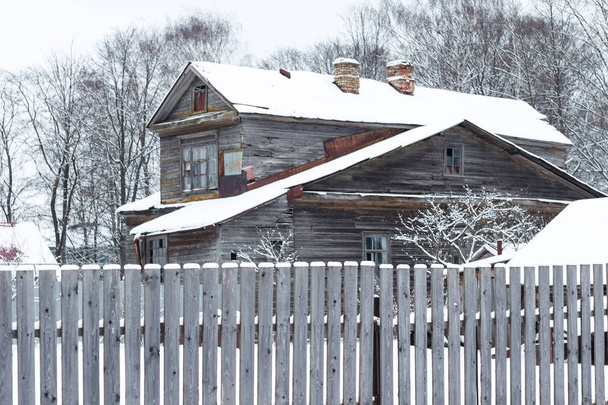 Old house in winter - Foto, Imagem