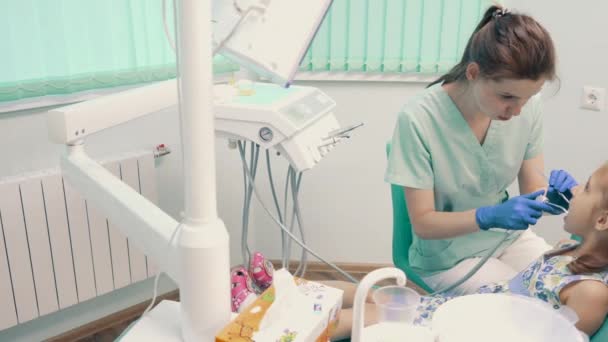 girl at reception at childrens dentist - Кадри, відео