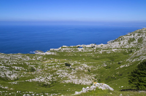 Cantabria, Liendo municipality, Karst rock formations - 写真・画像