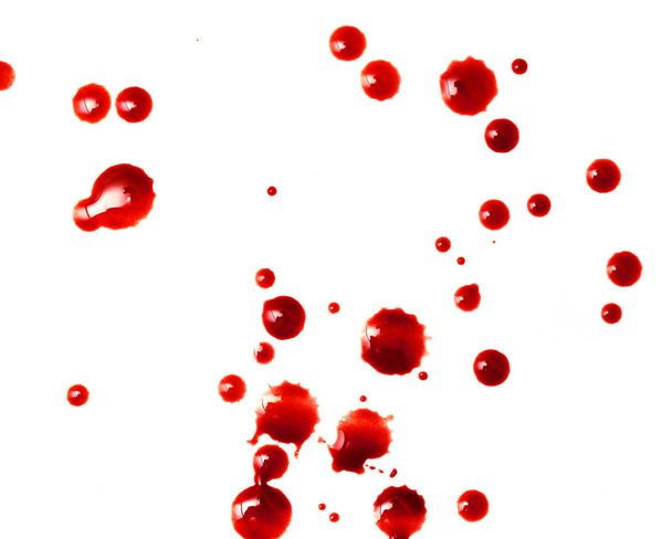 beyaz kağıt üzerine kırmızı kan damlaları - Fotoğraf, Görsel
