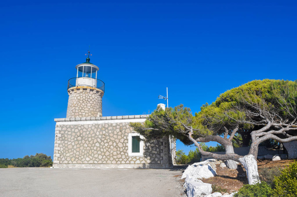 岬 Skinari、ザキントス島、ギリシャの島の灯台 - 写真・画像
