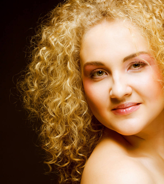 blonde with curly hair  - 写真・画像
