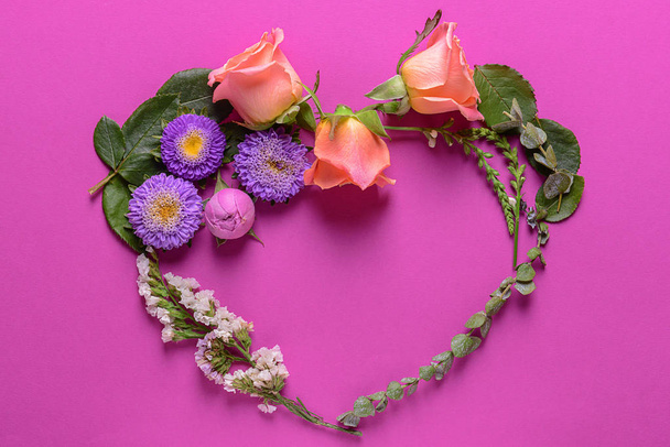 Heart made of beautiful flowers and leaves on color background - Foto, immagini