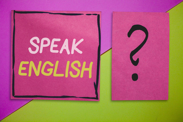 Kirjoitan viestiä, jossa lukee "Puhu englantia". Business valokuva esittelee Tutkimus toinen vieras kieli Online suullinen Kurssit
 - Valokuva, kuva