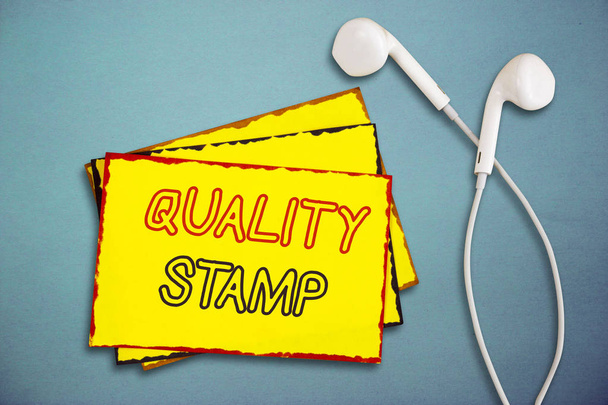 Tekst do pisania słów Quality Stamp. Koncepcja biznesowa dla pieczęci zatwierdzenia Dobre wrażenie Kwalifikowana pozytywna inspekcja - Zdjęcie, obraz