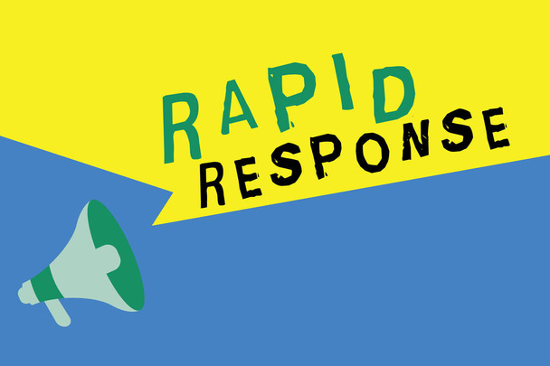 Tekst schrijven Rapid Response. Bedrijfsconcept voor Medisch Spoedeisend Hulp bij rampen - Foto, afbeelding