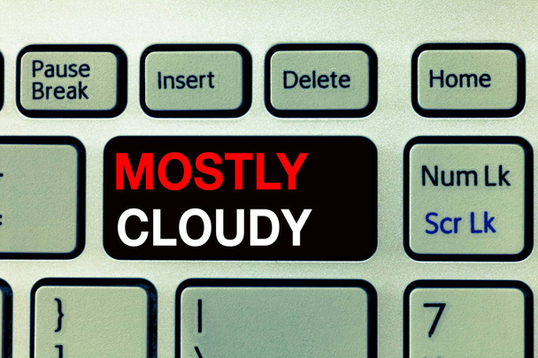 Koncepcionális kézírás, ami többnyire felhősödést mutat. Üzleti fotó szöveg Árnyékos párás ködös bolyhos ködfelhők Skyscape. - Fotó, kép