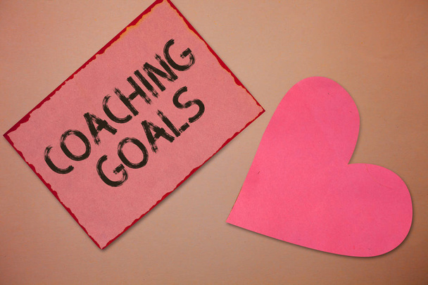 Konzeptionelle Handschrift mit Coaching-Zielen. Geschäftstext Stärkt den Einzelnen Ermutigt ihn, Verantwortung zu übernehmen - Foto, Bild