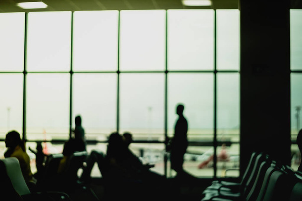 Suhahdus ihmiset matkustaja odottaa portilla terminaali lennolle lentoyhtiön lentokone lentokentällä tausta
. - Valokuva, kuva