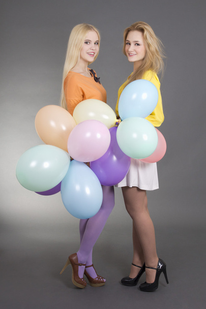 two teenage girls with balloons - Fotoğraf, Görsel