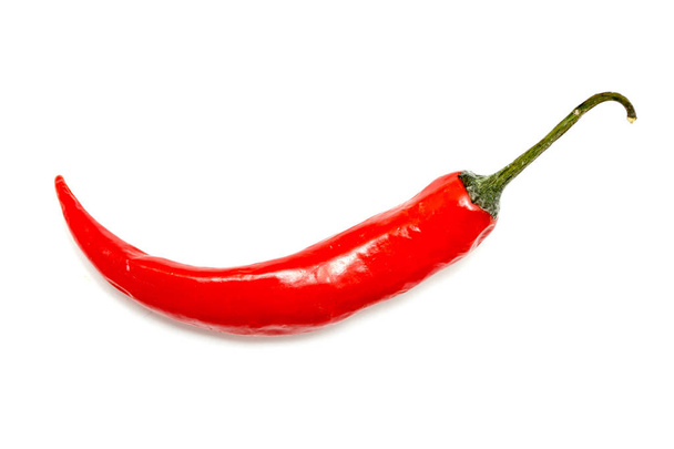 Keserű fehér alapon piros chili paprika - Fotó, kép