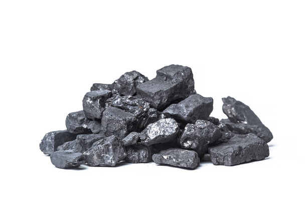 Естественный древесный уголь изолирован на белом фоне
 - Фото, изображение