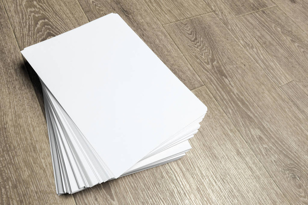 Blank paper sheets on wooden table - Fotoğraf, Görsel