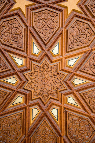 Porte décorée de la Mosquée Center Isabey à Bursa, Turquie
. - Photo, image