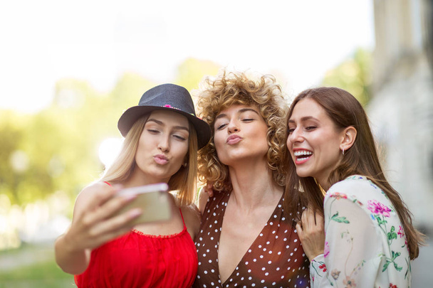 Three friends taking selfies - Foto, immagini
