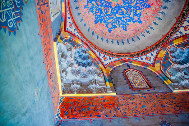 Innenansicht von sirin hatun, wifie grab, mausoleum in muradiye komplex oder komplex von sultan murad ii in bursa, türkei.20 mai 201 - Foto, Bild