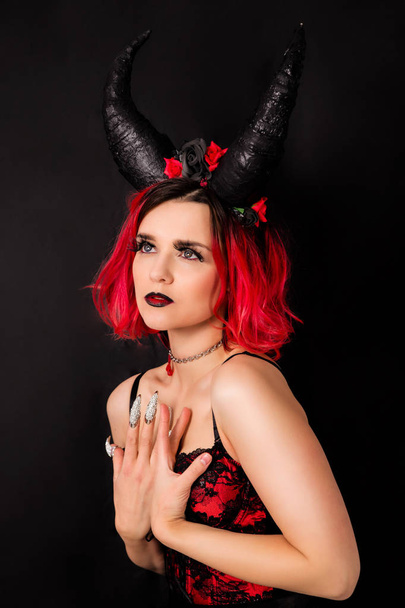 Red-haired model with horns. Halloween - Foto, afbeelding