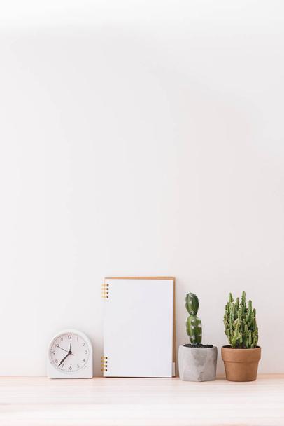 Empty notebooks on a white background with a cactus,  a white alarm clock - Foto, Bild