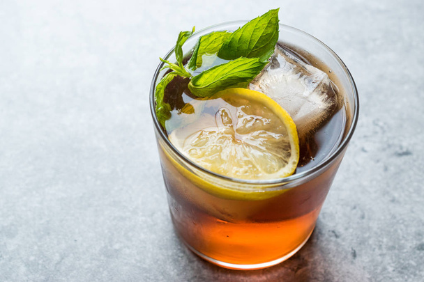Cold Iced Tea Bergamot with Mint Leaves, Lemon and Ice. Summer Drink - Photo, Image