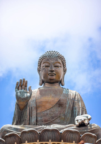 Tian Tan Buddha, Big Budda, o enorme Tian Tan Buddha no Mosteiro de Po Lin em Hong Kong. O Buda de bronze sentado ao ar livre mais alto do mundo localizado em Nong ping 360
. - Foto, Imagem
