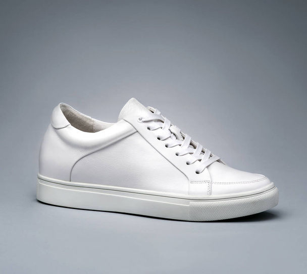 Witte casual schoen. - Foto, afbeelding