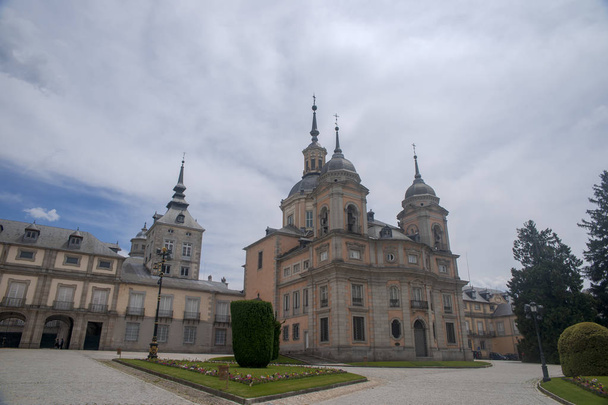 Jardines y el palacio real de La Granja de San Ildefonso, España
 - Foto, Imagen