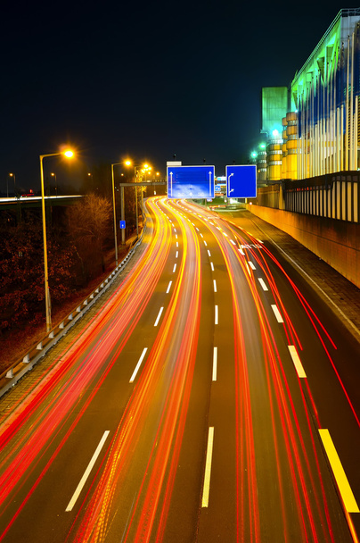 夜の高速道路交通 - 写真・画像