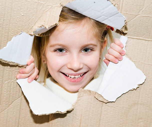 Kid in torn paper hole - Φωτογραφία, εικόνα