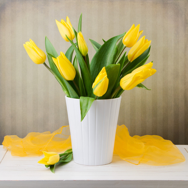 Spring tulips bouquet - Foto, afbeelding