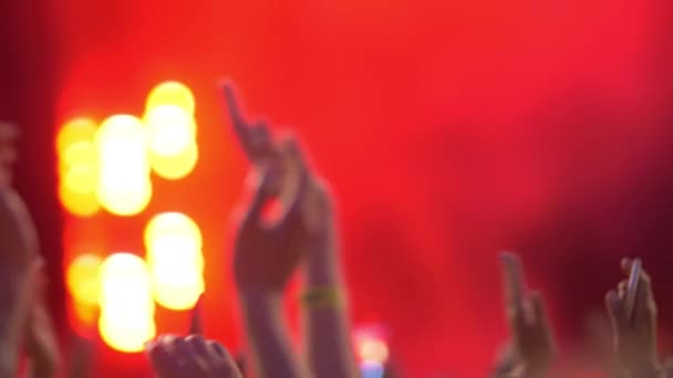 A lassú mozgás, a taps kezek egy koncert-show - Felvétel, videó